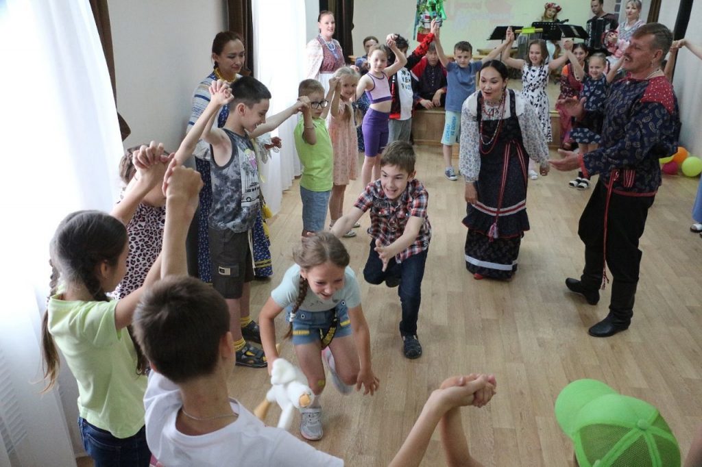 В Астрахани открылась летняя школа маленьких мастеров