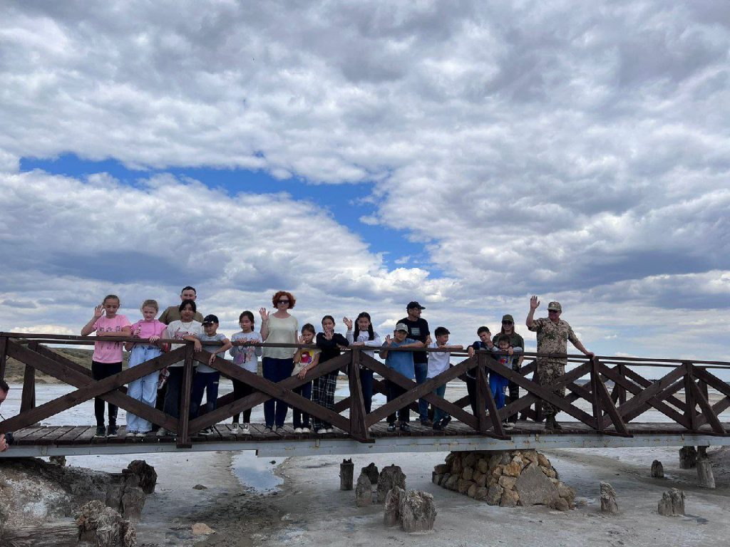 Юные астраханцы из Ахтубинского района прошли по экотропам природного парка «Баскунчак»