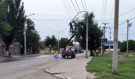 Астраханцам пообещали дать свет к 10 вечера 24 июля