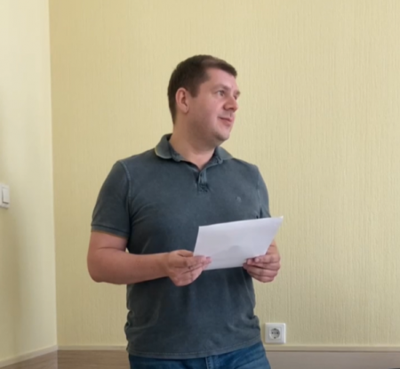 Астраханский депутат зачитал стихотворение по поручению спикера Думы
