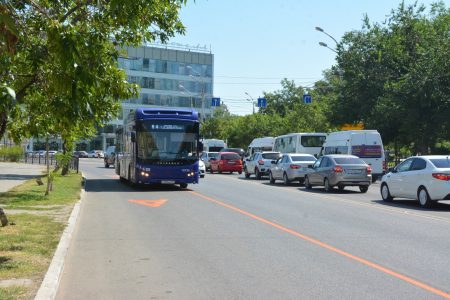 В Астрахани собираются вернуть выделенные полосы для автобусов