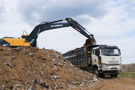 В Астраханской области продолжают рекультивацию свалок