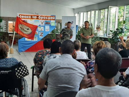 Астраханский контрактник провёл урок мужества