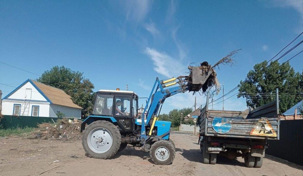 Свыше 111 тонн мусора было вывезено за выходные с астраханских улиц