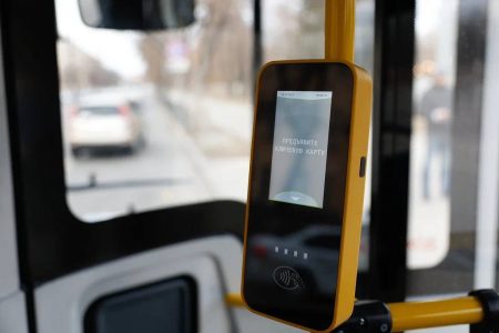 Астраханцев просят оплачивать проезд в автобусах: нарушителям грозят штрафы