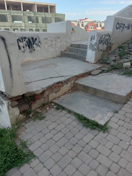 Красные ворота Астраханского кремля в опасности и страдают от бездействия властей