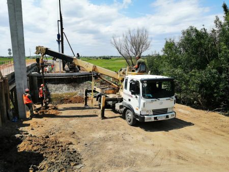 В Красноярском районе Астраханской области ремонтируют мост через ерик