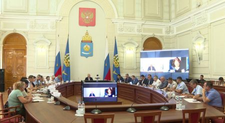 Водные пути в опасности: как астраханское правительство решает проблему обмеления