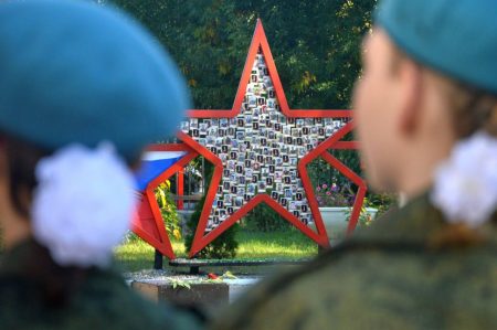 В Астрахани открыли стелу памяти павшим бойцам спецоперации