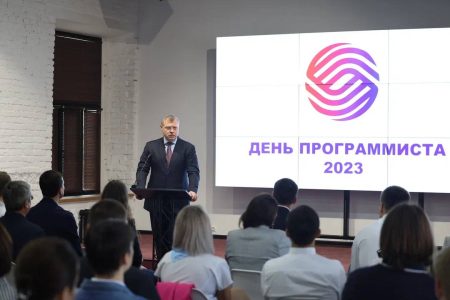 Губернатор Астраханской области наградил лучших программистов региона