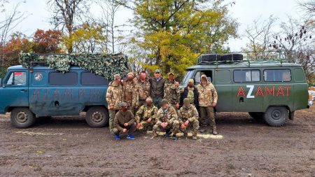 Отец погибшего на СВО астраханца передал сослуживцам сына автомобиль