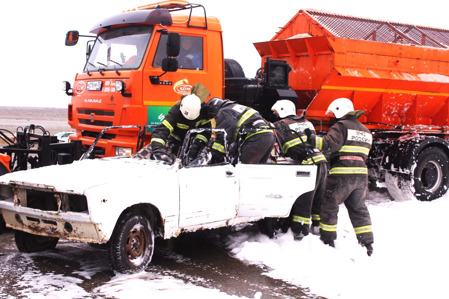 Массовое ДТП с опасными грузами: в Астраханской области идут учения при ЧС