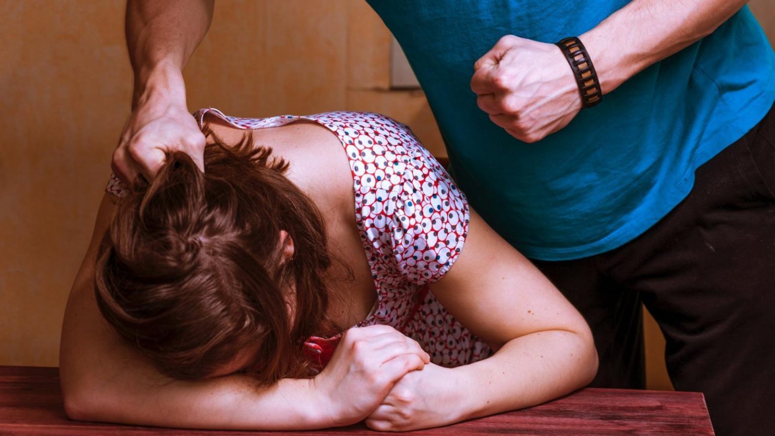 Астраханец до смерти избил свою сожительницу