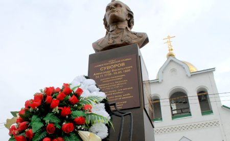 В Астрахани открыли бюст Генералиссимусу Александру Суворову