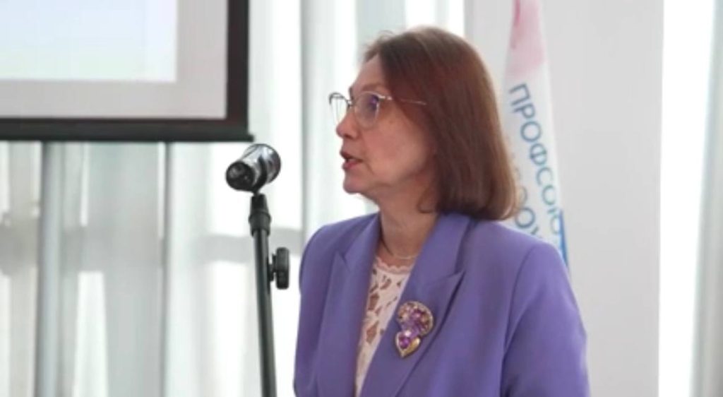 Как астраханское правительство работает над повышением зарплаты медработников