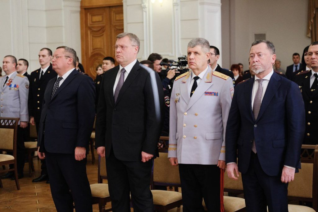 Игорь Бабушкин поздравил астраханских полицейских с профессиональным праздником