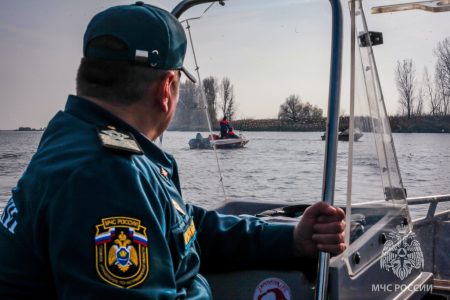 Под Астраханью на реке столкнули две лодки