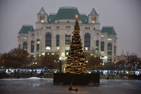 Астрахань встречает Новый Год: символы праздника во всех районах города