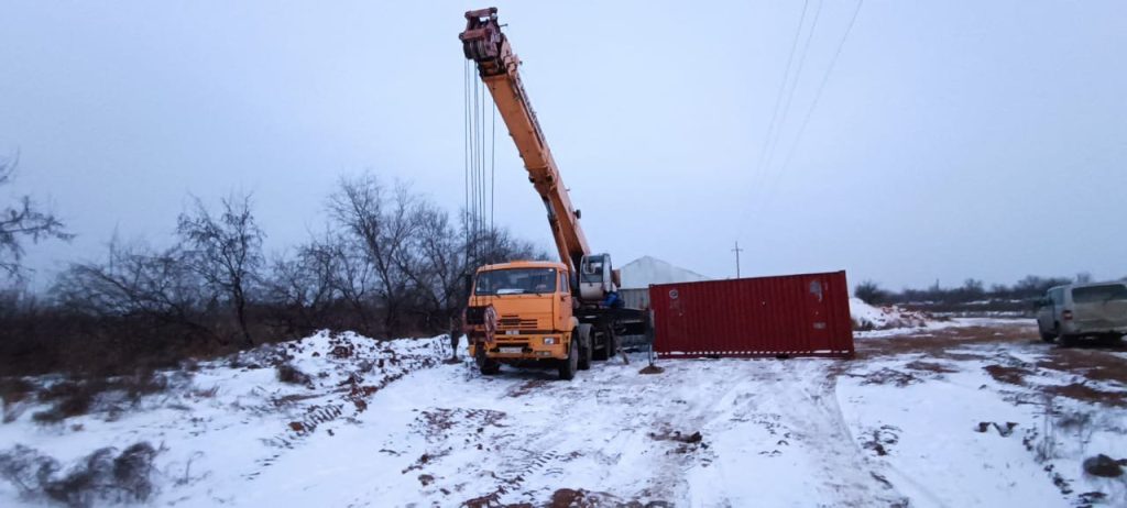 Трагический инцидент в Астраханской области: водитель автокрана под подозрением