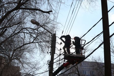 В центре Астрахани устраняют сбой на электросетях