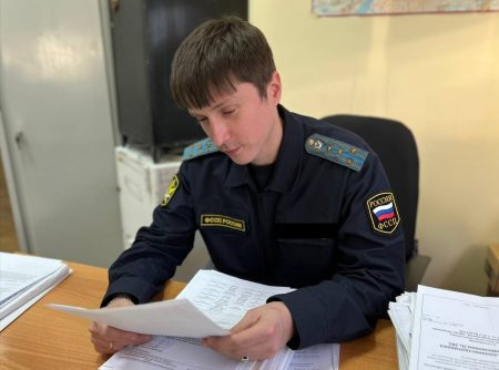 Игра в прятки с судебными приставами обернулась для астраханки арестом