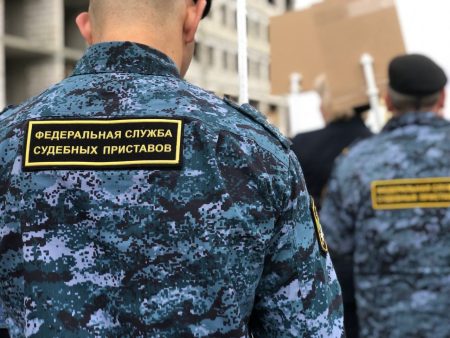 Астраханские судебные приставы защитили интересы детей и восстановили их права на жилье