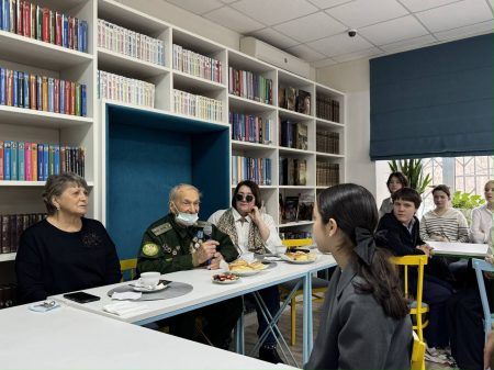 Ветеран Великой Отечественной войны поговорил о важном с астраханскими школьниками