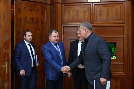 Игорь Бабушкин встретился с новым директором астраханского филиала Российского морского регистра судоходства