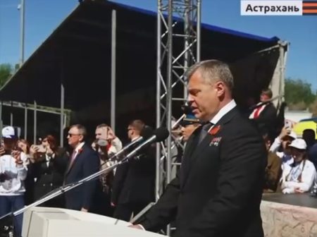 Губернатор Астраханской области поздравил жителей региона с Днём Победы