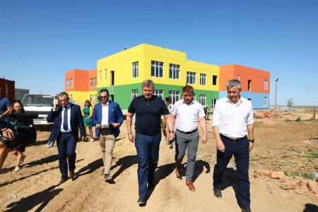 Астраханский губернатор требует ускорения строительства детских садов в Ахтубинском районе