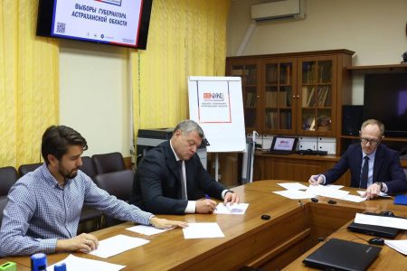 Игорь Бабушкин подал документы в избирательную комиссию о выдвижении в качестве кандидата на должность губернатора Астраханской области