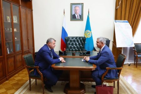 Игорь Бабушкин провёл встречу с новым представителем МИД России в г. Астрахани.