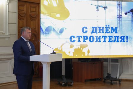 Лучшие работники сферы строительства получили награды от губернатора Астраханской области