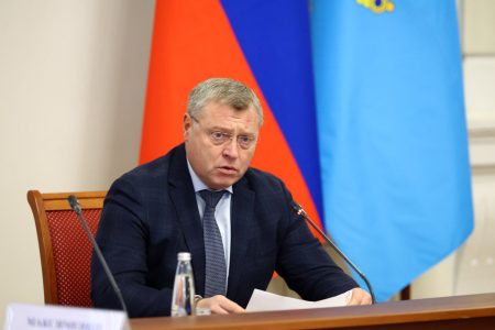 В период новогодних каникул в Астраханской области безопасность граждан будут обеспечивать более 900 сотрудников правоохранительных органов.