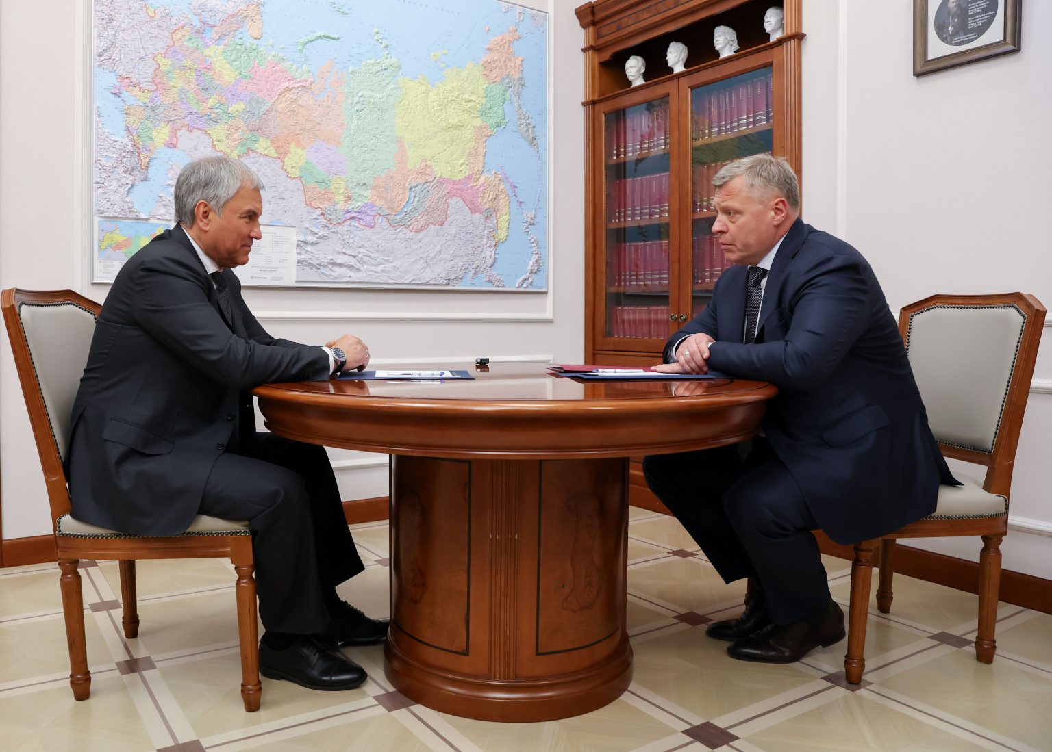 Губернатор Астраханской области провёл встречу с председателем Государственной Думы.