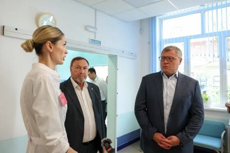 Игорь Бабушкин проверил отремонтированное отделение астраханской поликлиники, где недавно завершился капитальный ремонт.